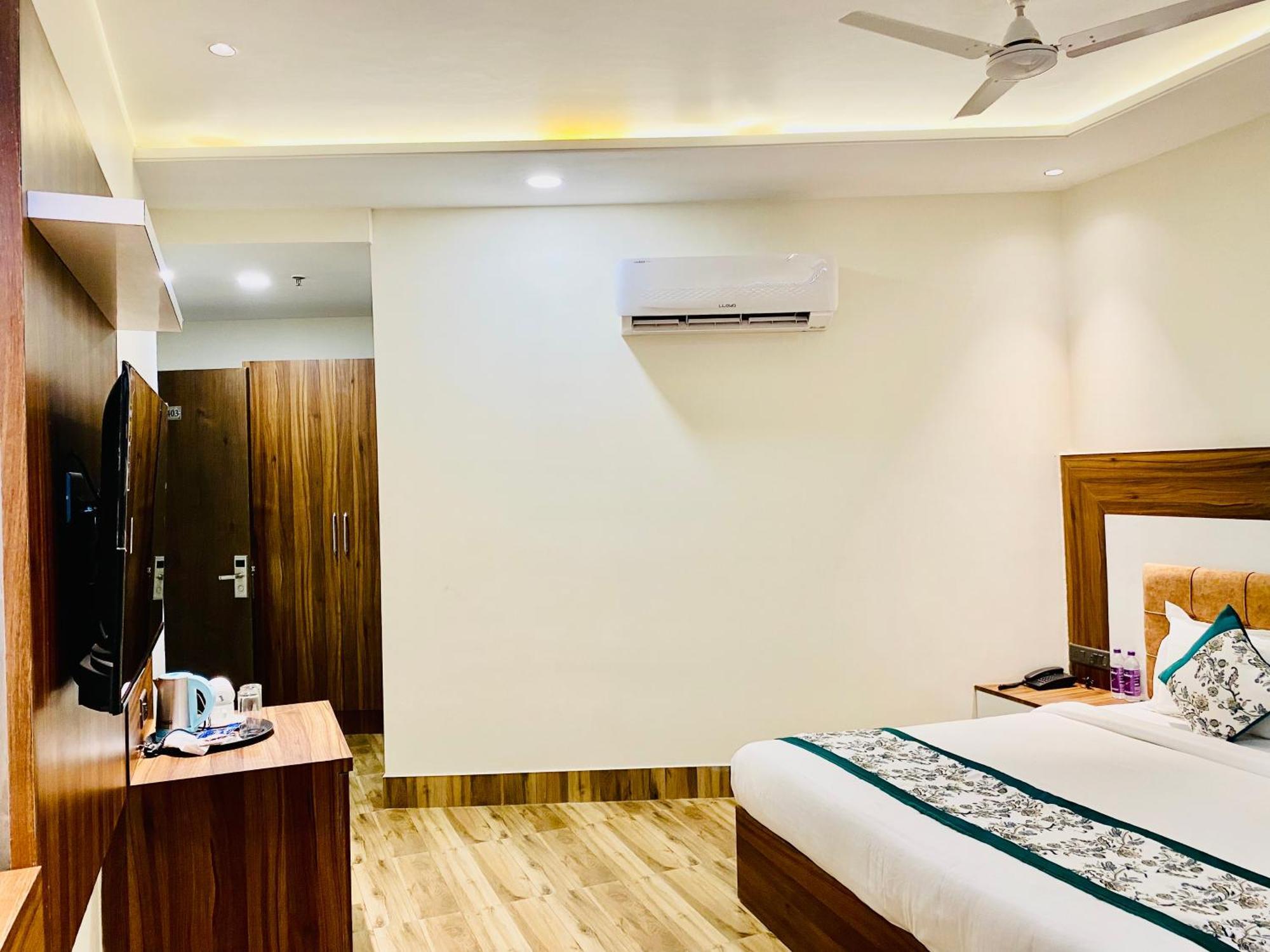 Hotel White House 350 Mtr From Golden Temple Amritsar Ngoại thất bức ảnh