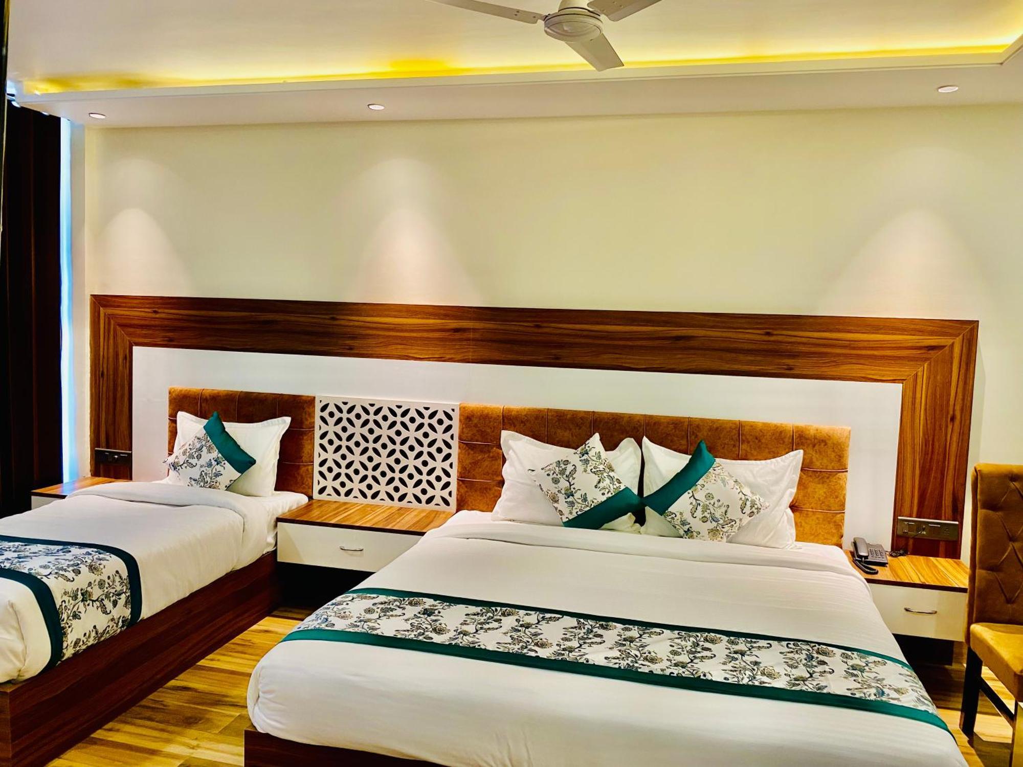 Hotel White House 350 Mtr From Golden Temple Amritsar Ngoại thất bức ảnh