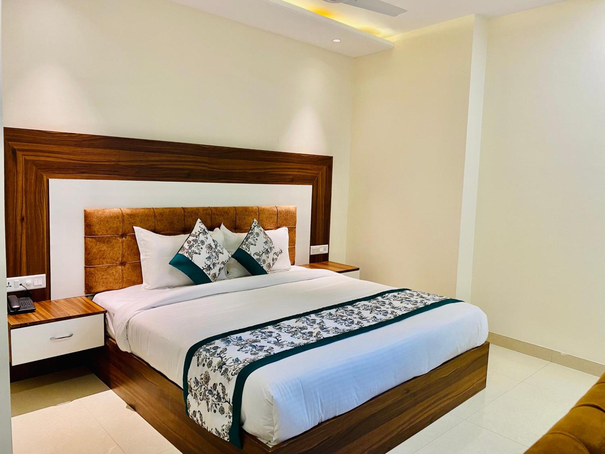 Hotel White House 350 Mtr From Golden Temple Amritsar Ngoại thất bức ảnh