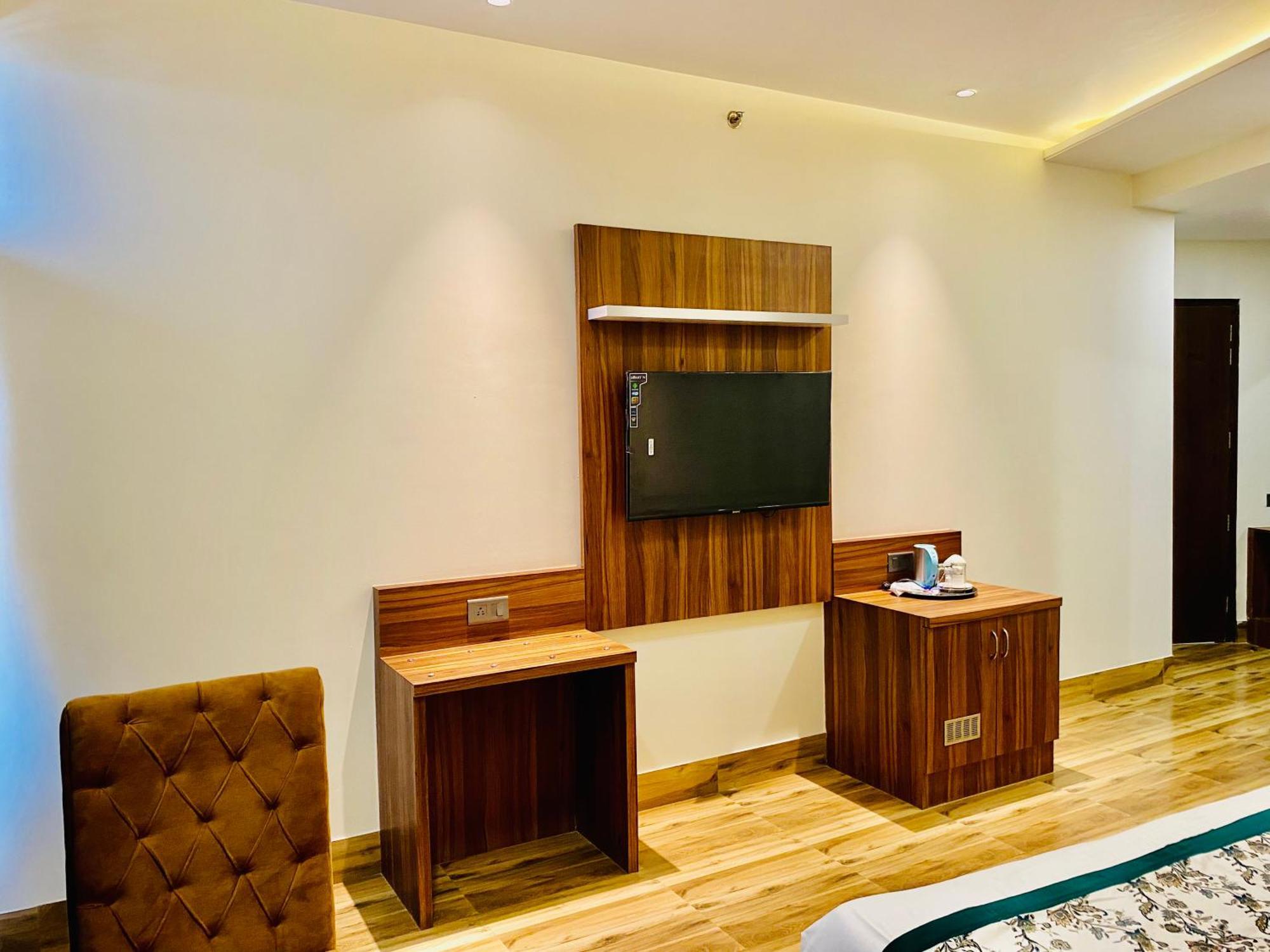 Hotel White House 350 Mtr From Golden Temple Amritsar Ngoại thất bức ảnh