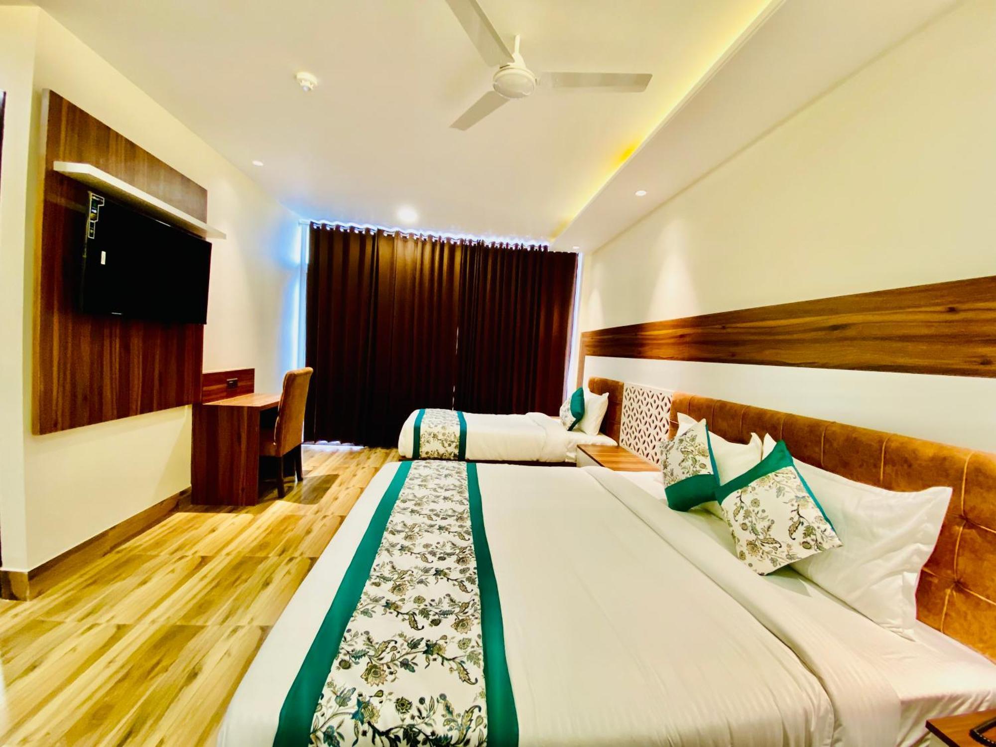 Hotel White House 350 Mtr From Golden Temple Amritsar Ngoại thất bức ảnh