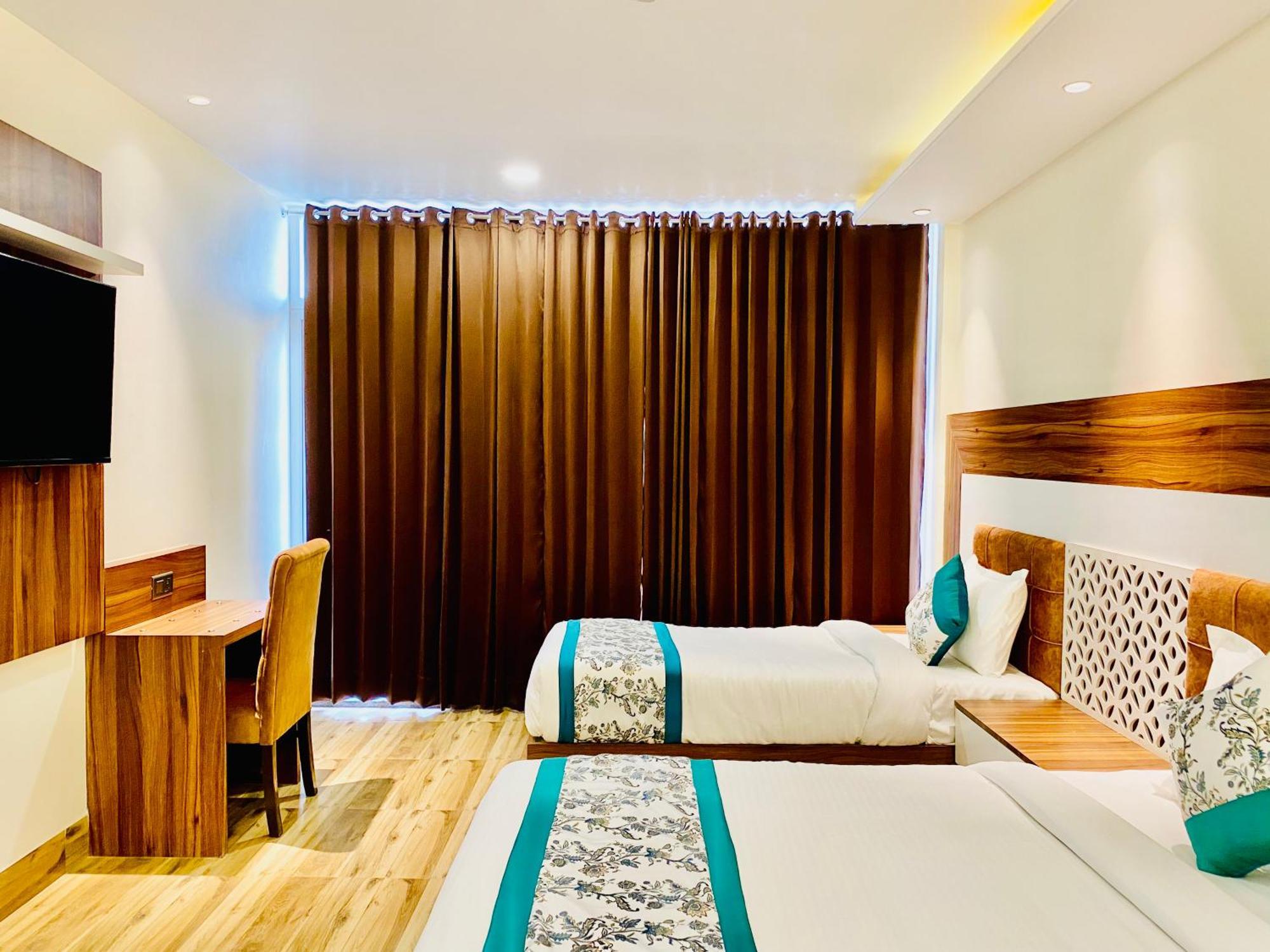 Hotel White House 350 Mtr From Golden Temple Amritsar Ngoại thất bức ảnh