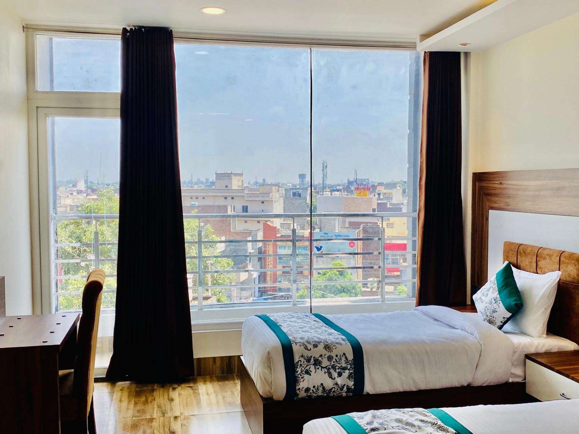 Hotel White House 350 Mtr From Golden Temple Amritsar Ngoại thất bức ảnh